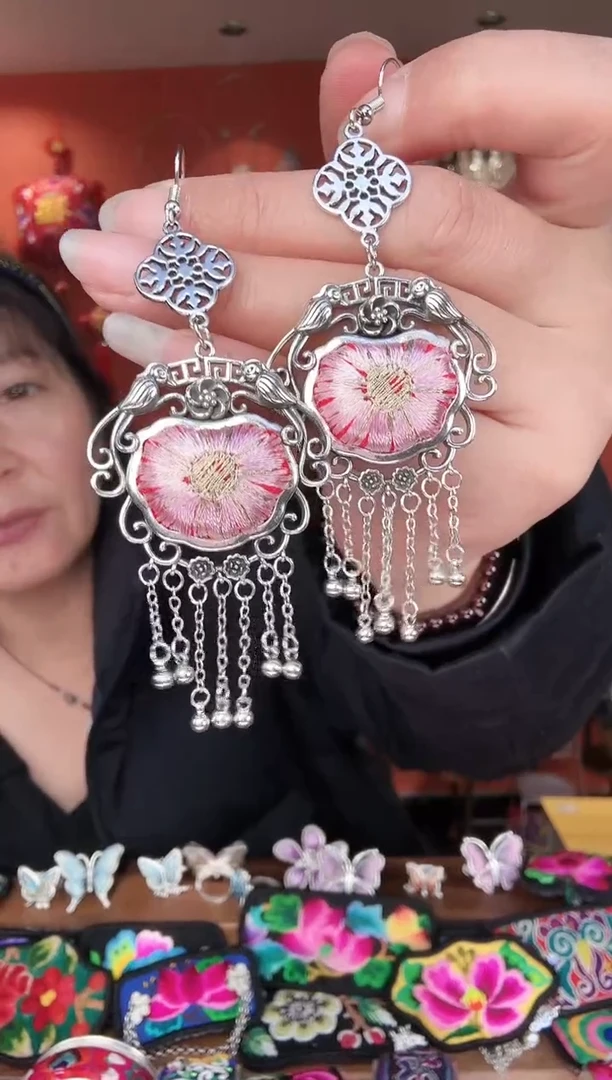 织绣手工苗绣刺绣饰品65