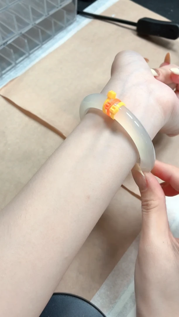 石英质玉手镯未镶嵌196-59.2香槟