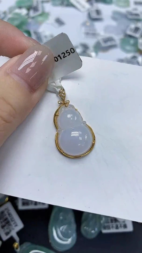 翡翠18K金镶嵌颈饰天然缅甸翡翠A货