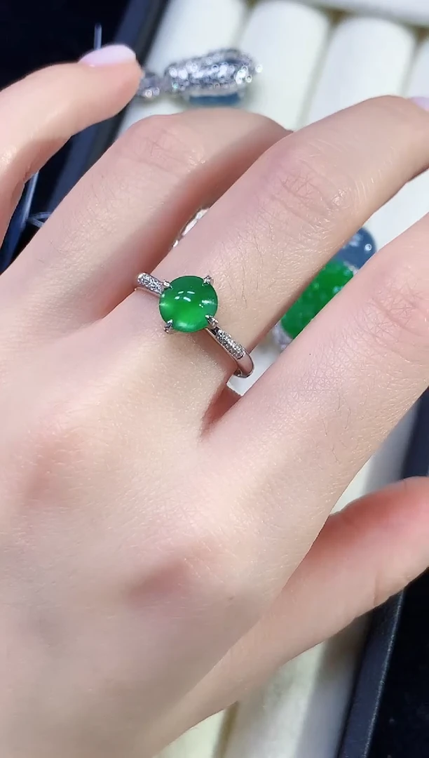 18K金镶嵌戒指翡翠多样性发货