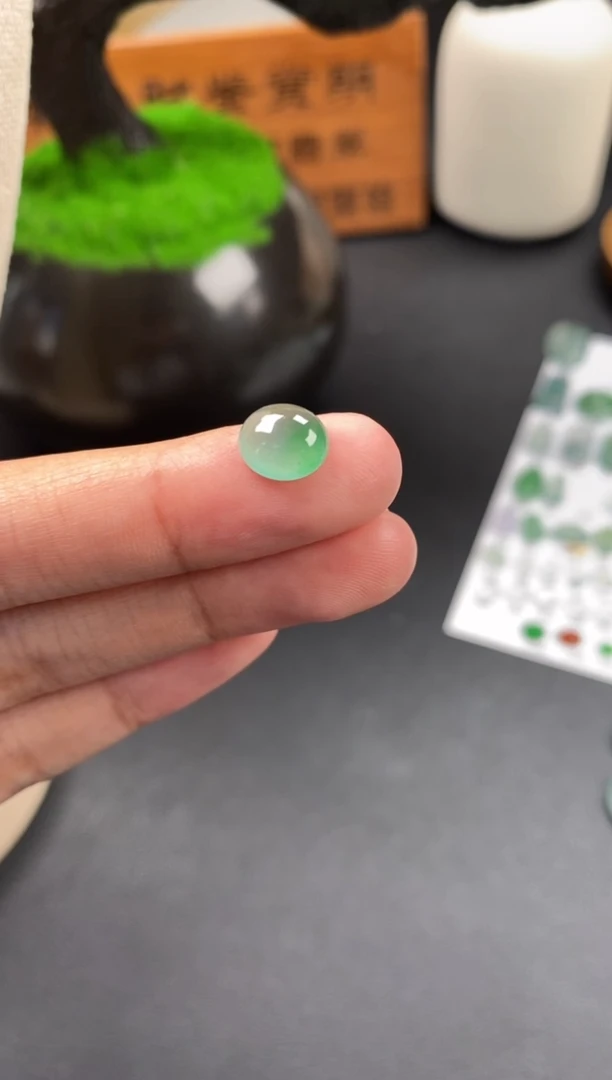 颈饰未镶嵌翡翠翡翠冰种蛋面