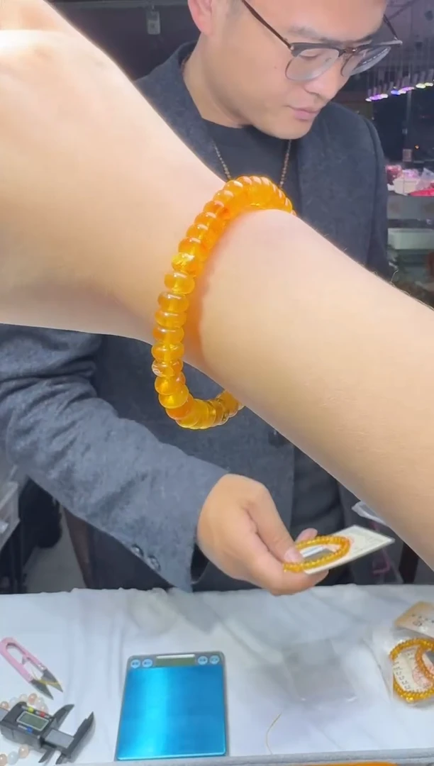 【闪购商品】蜜蜡手链未镶嵌多样性发一件 109