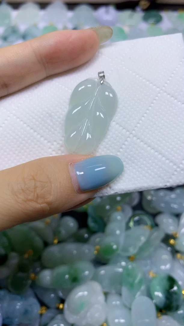 翡翠18K金镶嵌颈饰天然翡翠A货