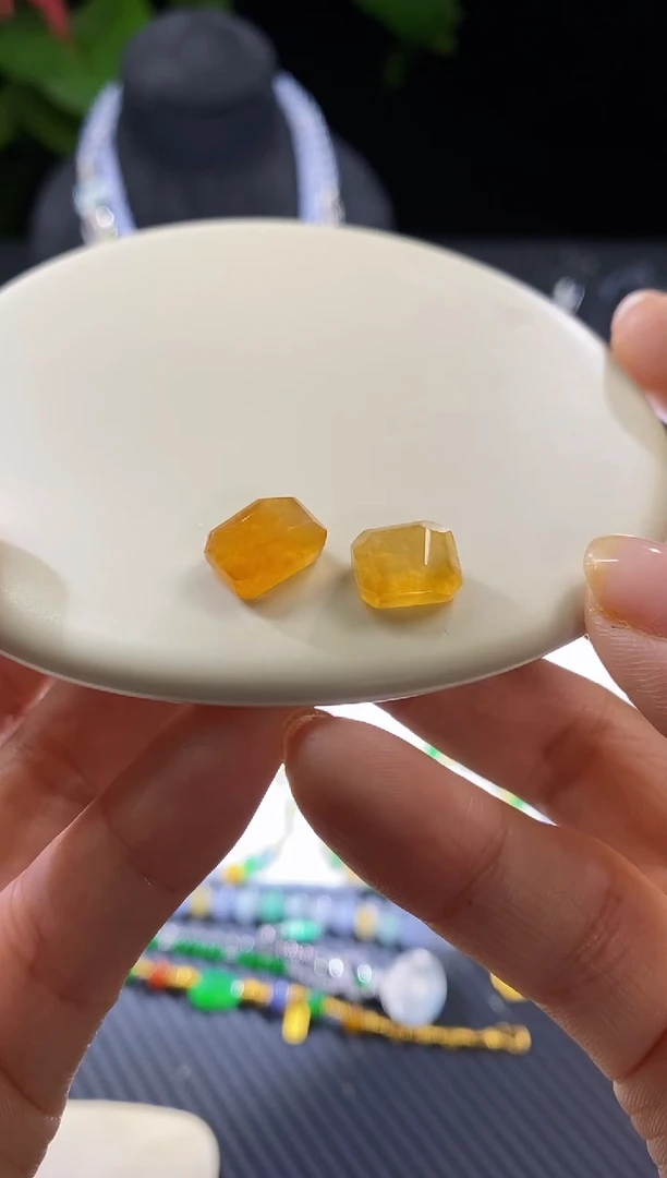 【闪购商品】翡翠挂件未镶嵌一对精品随形