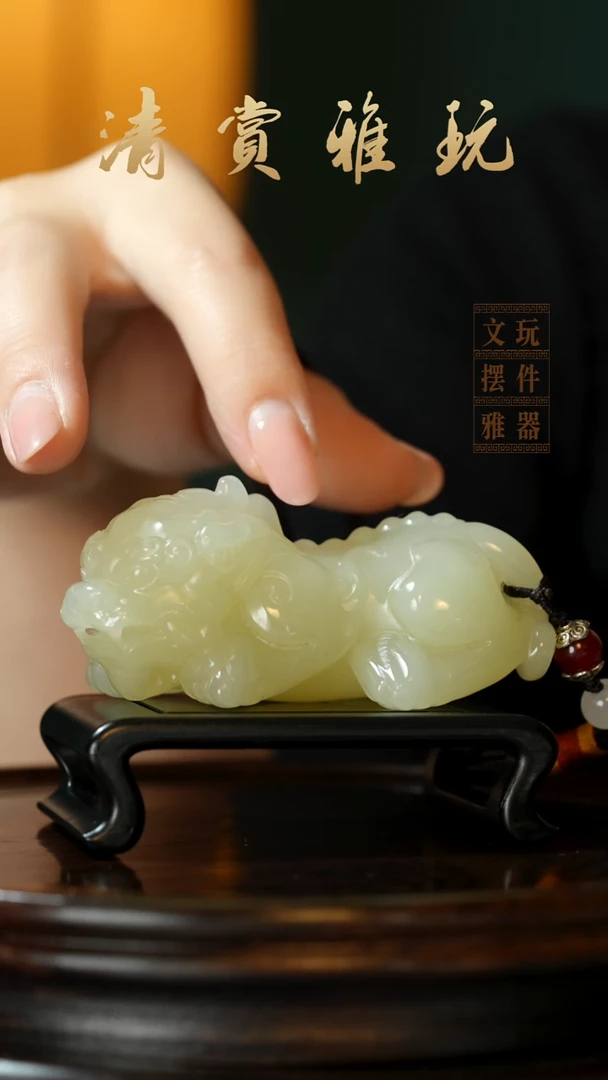 玉《吞金貔貅》手把件摆件