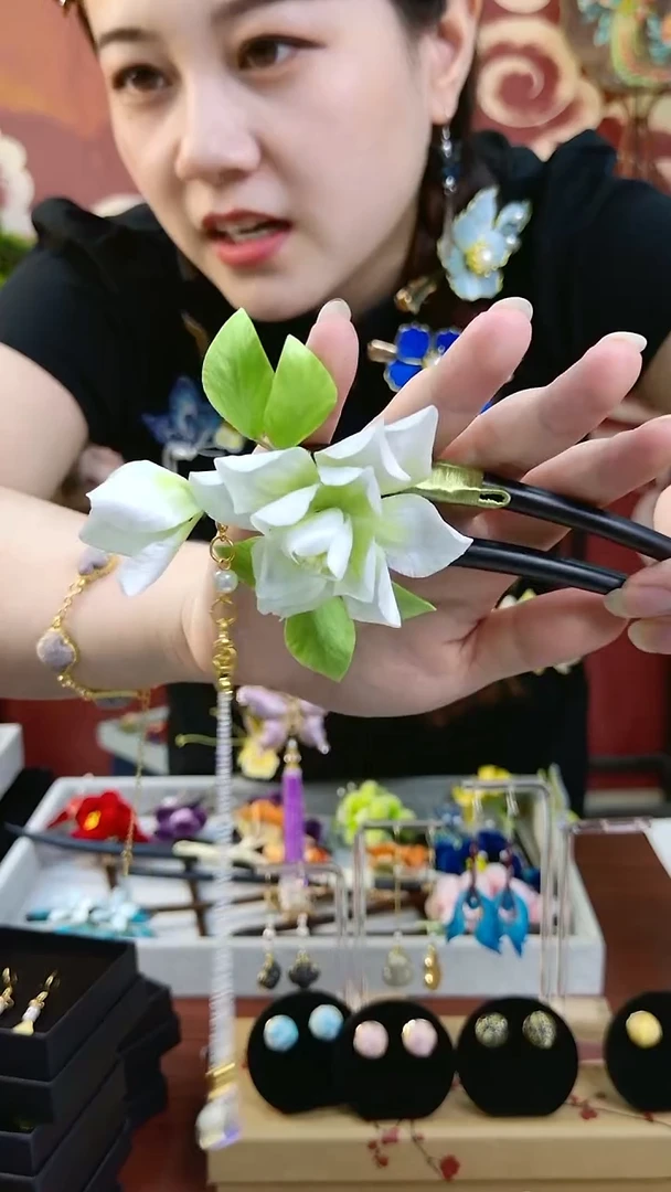 刺绣纯手工非遗绒花耳钩