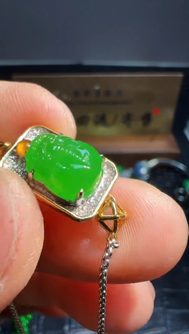 【闪购商品】翡翠手链18K金镶嵌翡翠回流