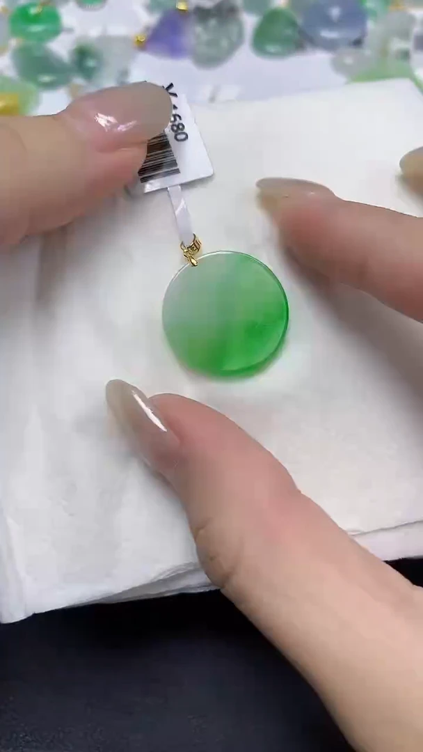 翡翠18K金镶嵌颈饰天然缅甸翡翠A货