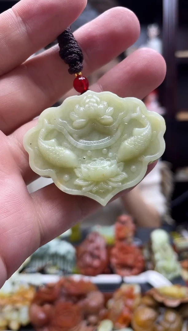 岫玉未镶嵌吊坠·