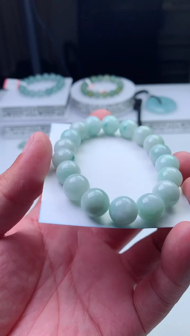 颈饰未镶嵌翡翠珠子