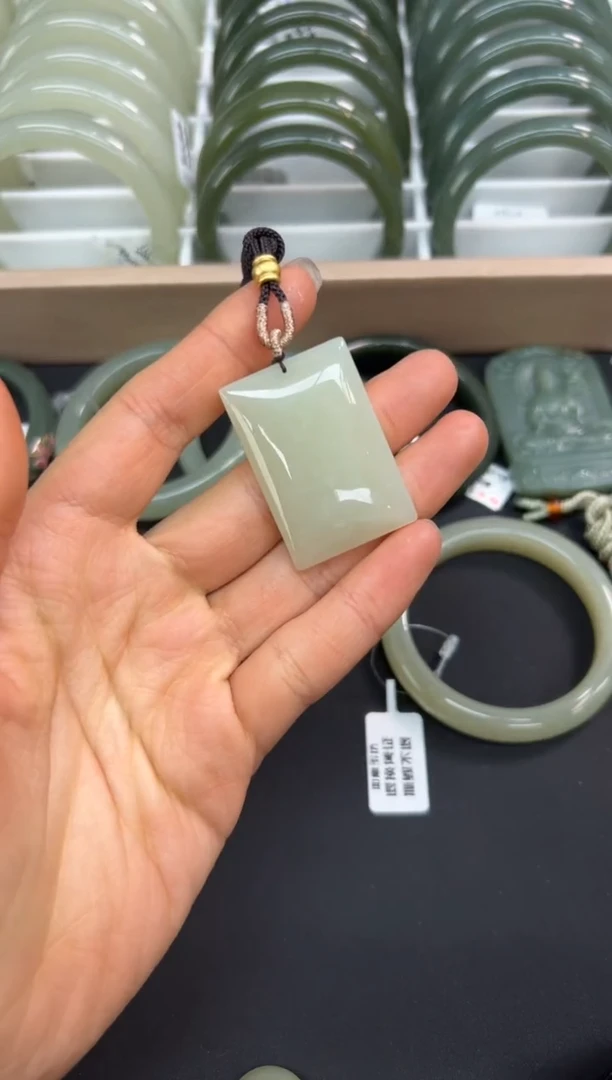 和田玉未镶嵌颈饰平安牌