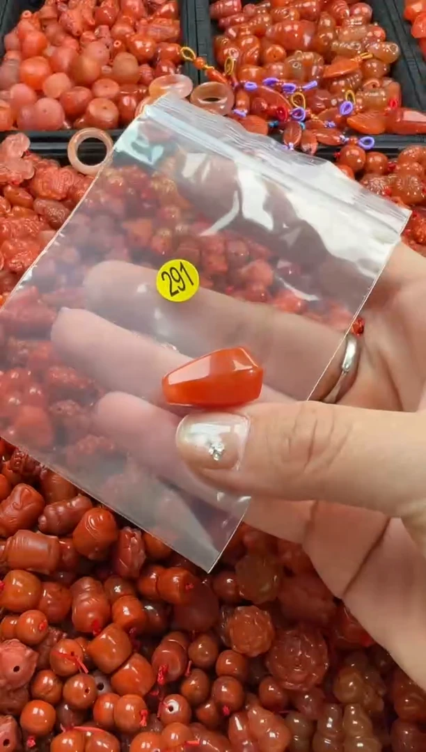 【闪购商品】南红玛瑙颈饰未镶嵌1