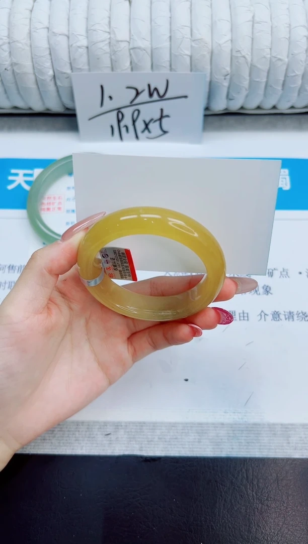 未镶嵌手镯石英质玉109/57