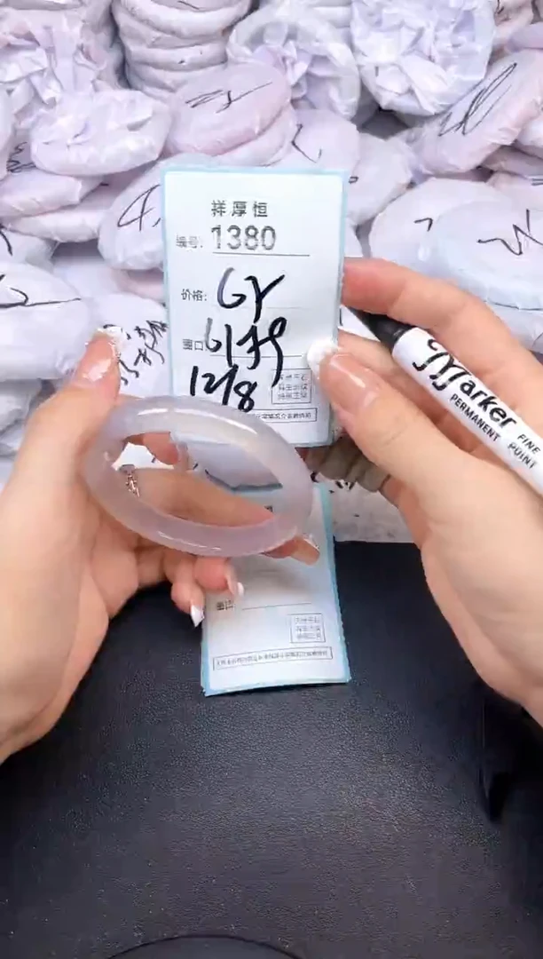 玛瑙/玉髓手镯未镶嵌1380