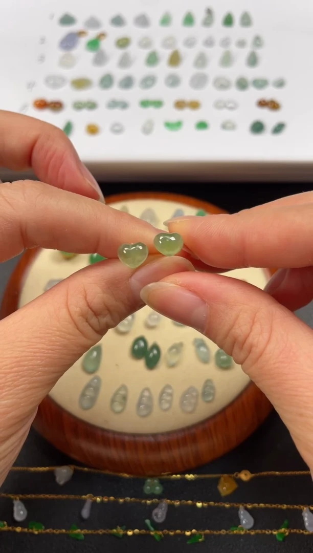 吊坠(不含链)18K金镶嵌翡翠2个JK301