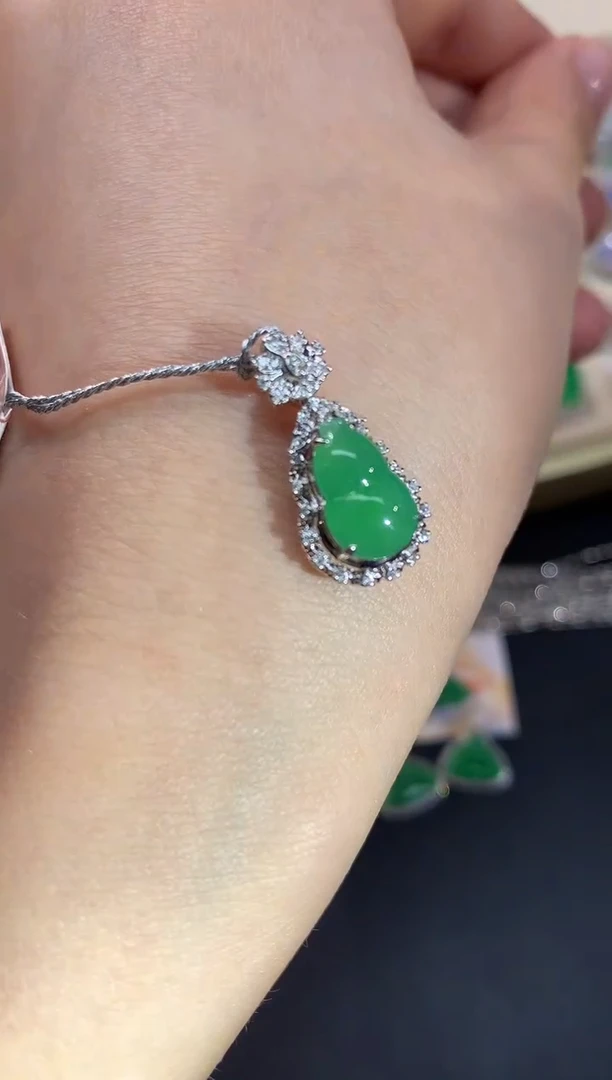 【闪购商品】翡翠吊坠(不含链)18K金镶嵌A40|4980+0