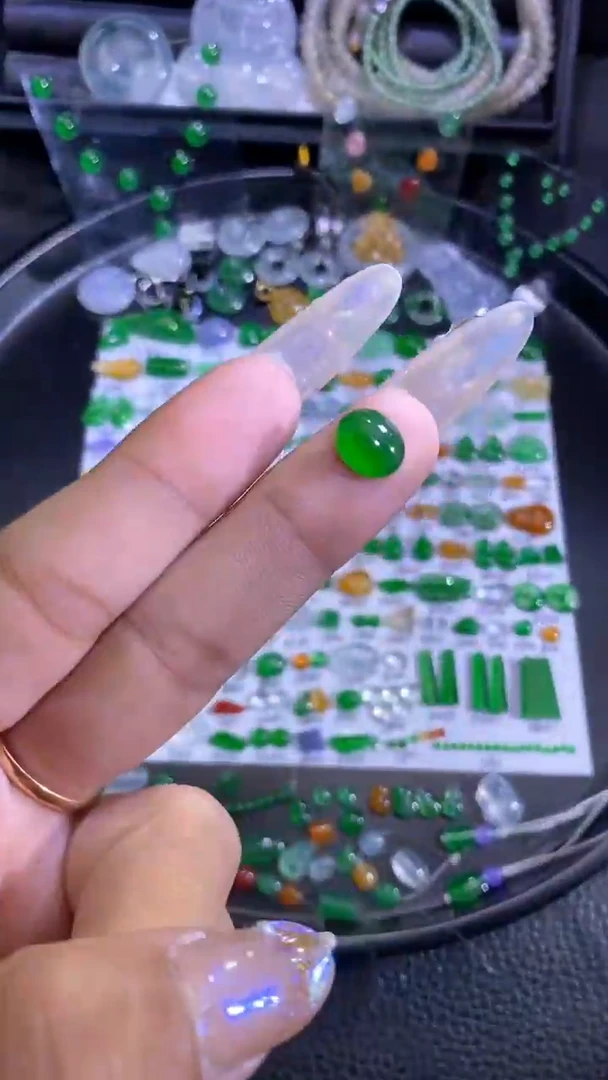 未镶嵌挂件翡翠蛋