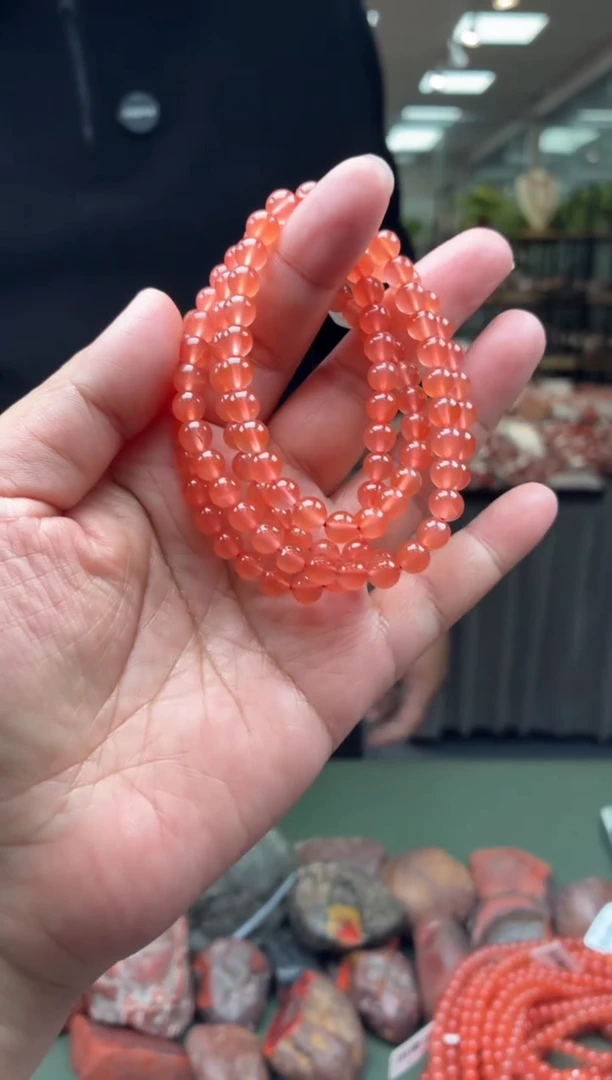 未镶嵌手链南红玛瑙多圈手串一条约6mm多样性发货