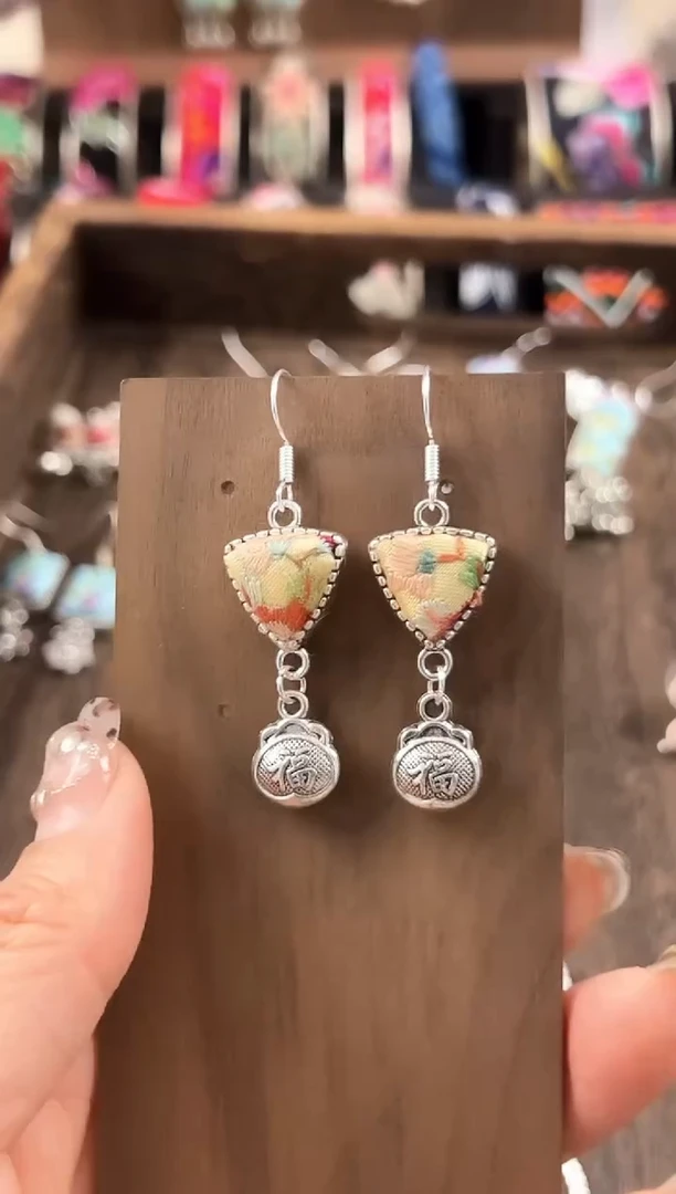 【闪购商品】织绣民族风老绣饰品084