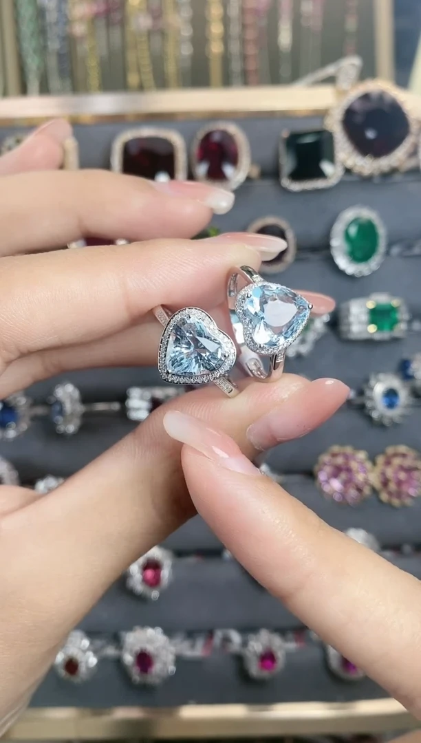 海蓝宝石戒指18K金镶嵌多样性发其一