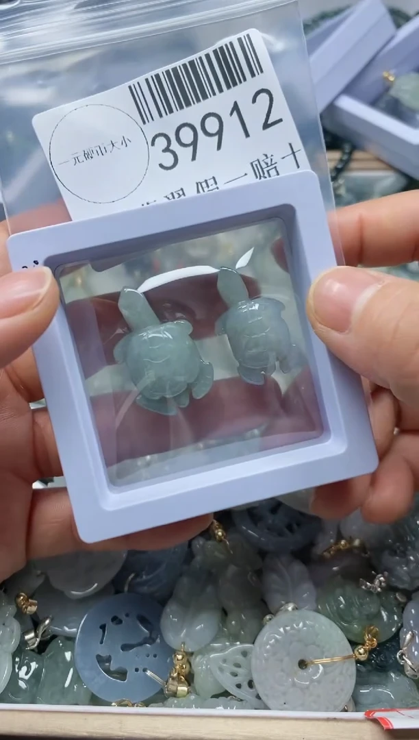 【闪购商品】翡翠吊坠(不含链)未镶嵌39912