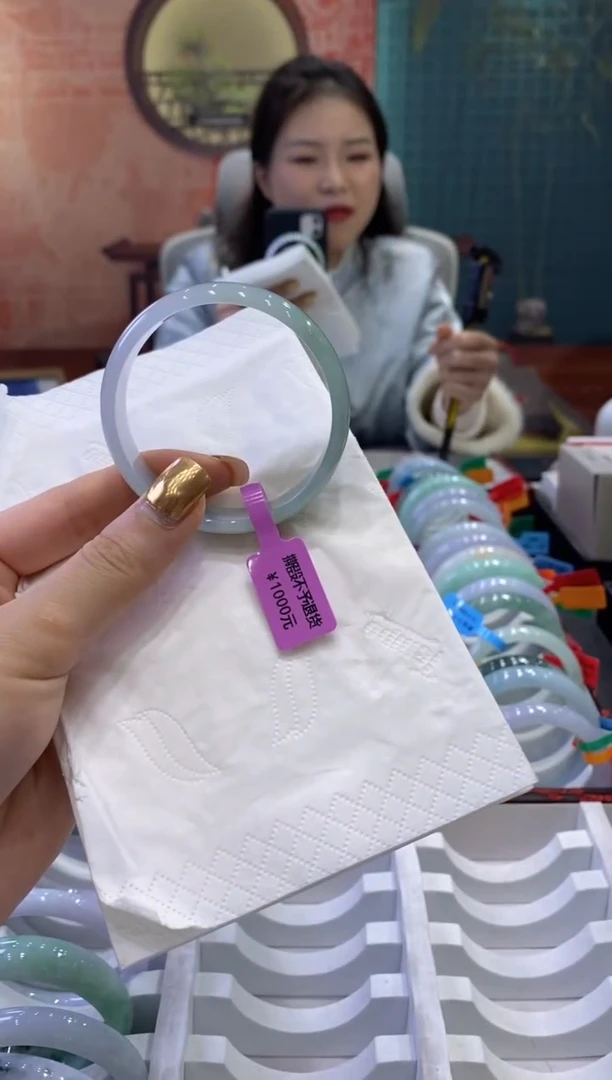 【闪购商品】翡翠手镯未镶嵌多人03770