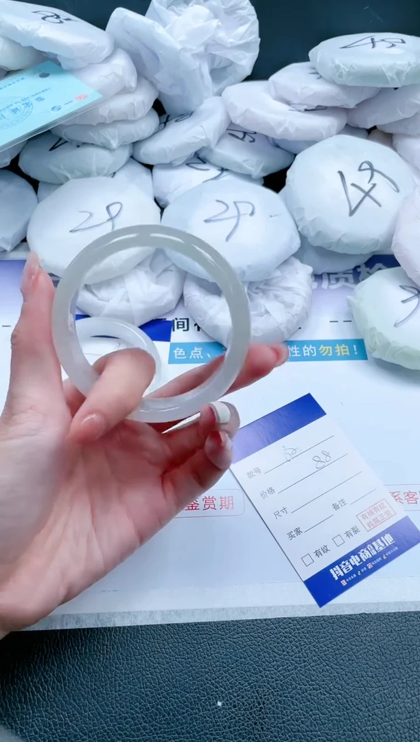 【闪购商品】石英质玉手镯未镶嵌19J62-58