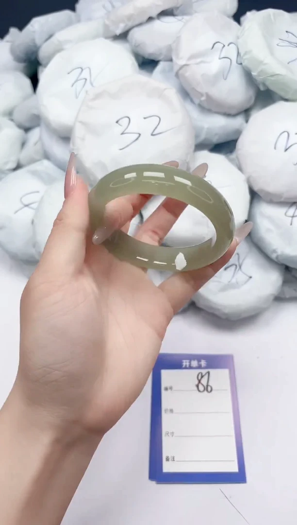 未镶嵌手镯石英质玉86/57