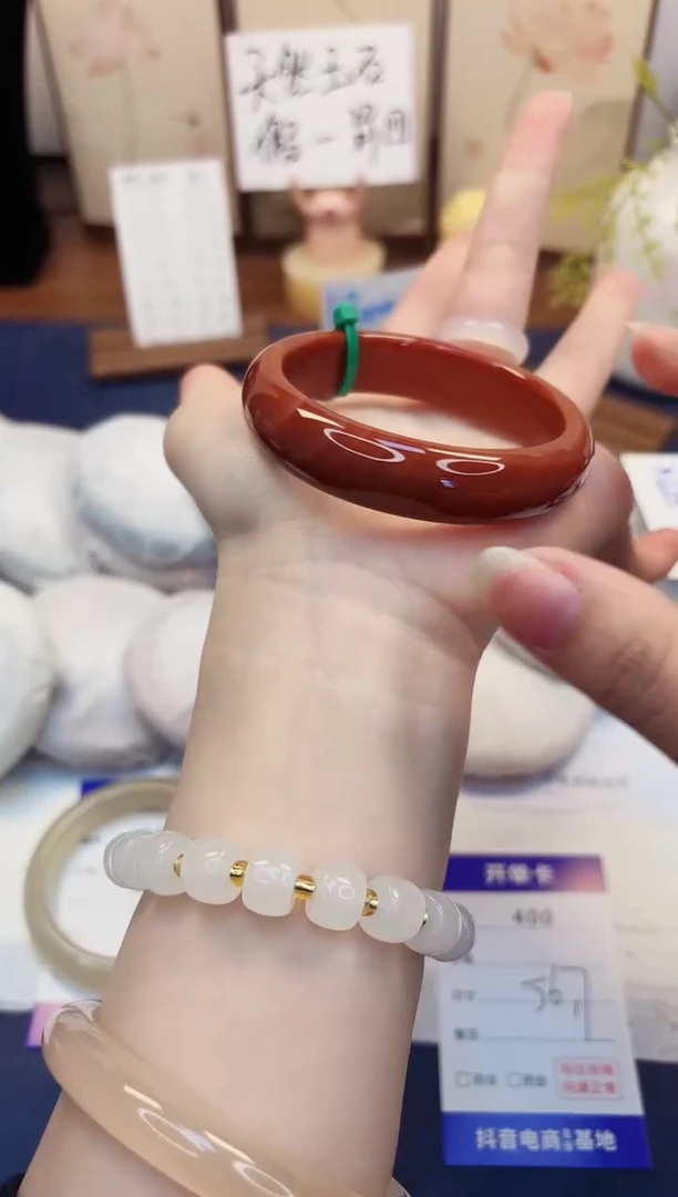 【闪购商品】石英质玉手镯未镶嵌400-玛瑙-圈口56