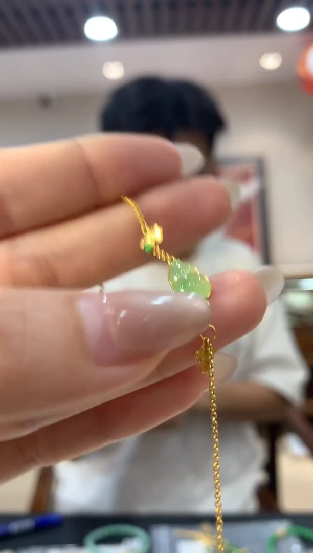 18K金镶嵌手链翡翠手链