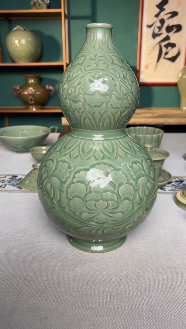 【闪购商品】其他纯手工秘色缠枝牡丹葫芦瓶