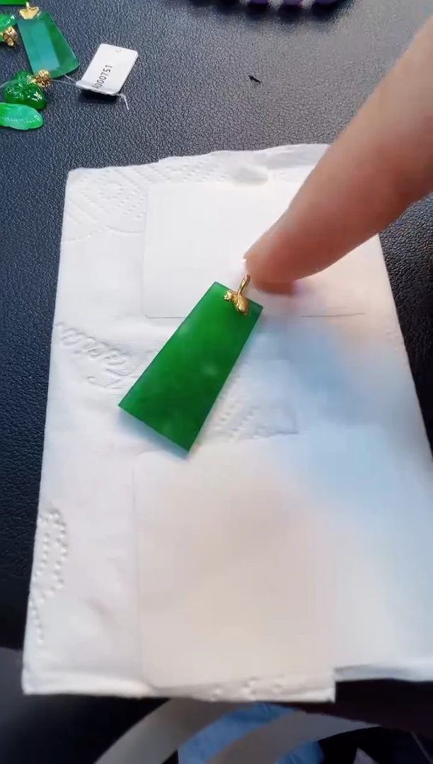 翡翠18K金镶嵌吊坠(不含链)600