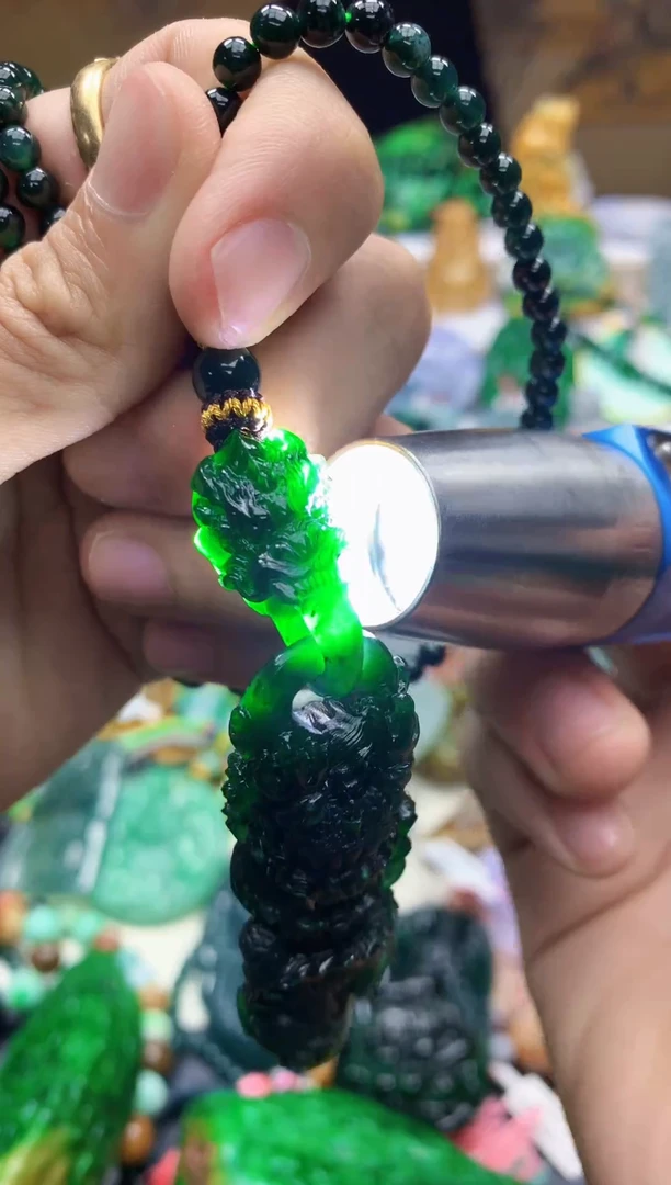 颈饰未镶嵌翡翠完****光天然A货翡翠