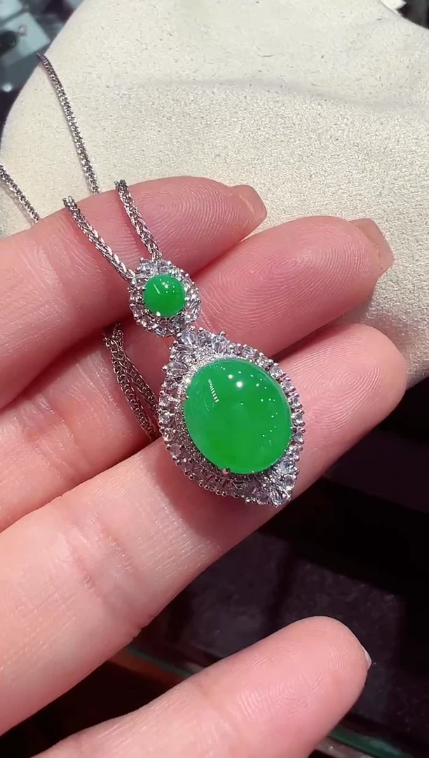 【闪购商品】翡翠吊坠(赠链)18K金镶嵌翡翠吊坠