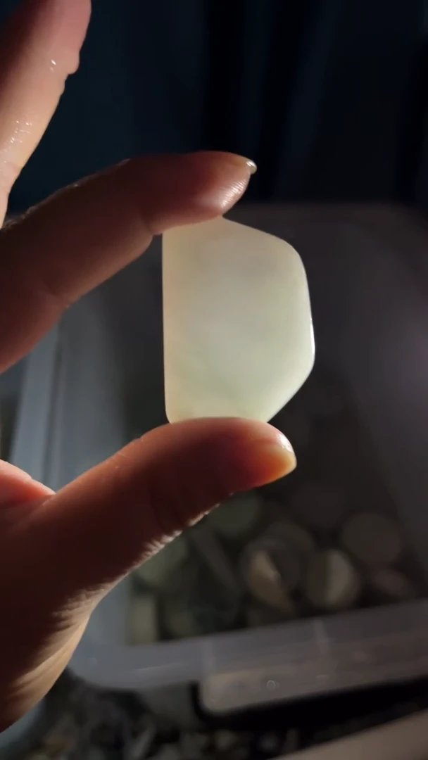 翡翠挂件未镶嵌翡翠