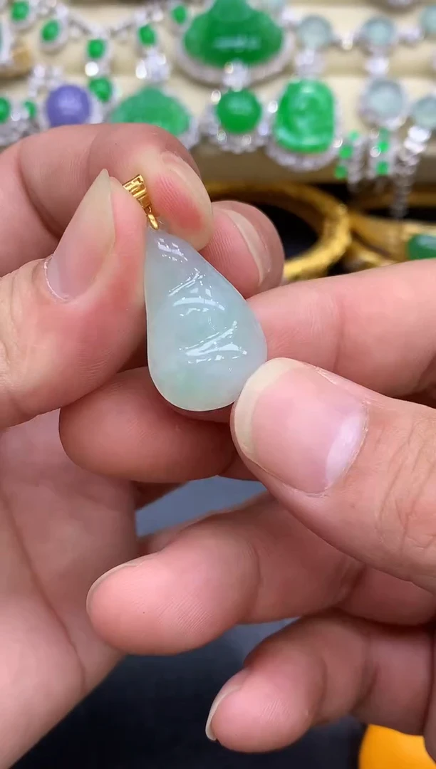 颈饰18K金镶嵌翡翠32-中国好珍宝