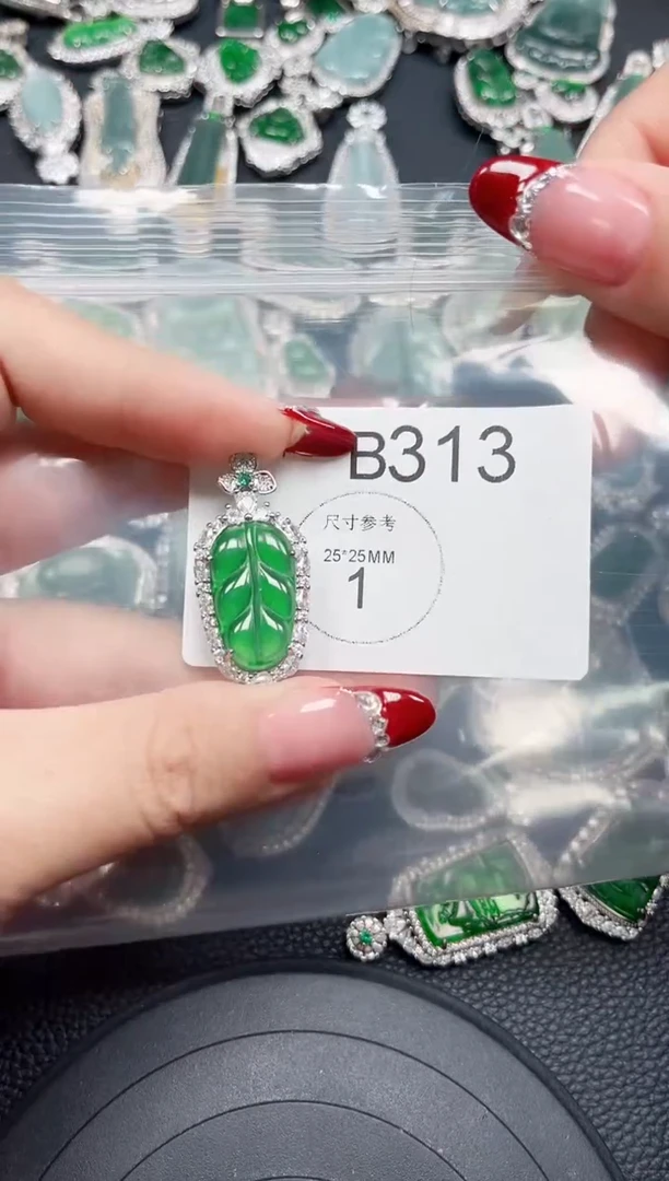 【闪购商品】翡翠颈饰未镶嵌 赠皮绳313