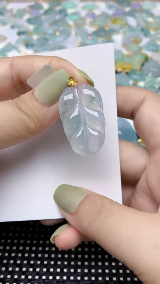 翡翠18K金镶嵌颈饰天然翡翠A货