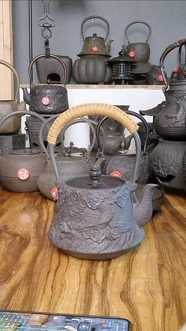 铸铁精铸富士山云龙手工壶1250毫升