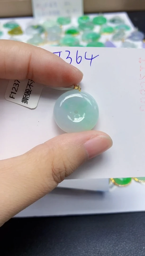 颈饰18K金镶嵌翡翠天然缅甸翡翠A货翡翠百元以上9元证书费自理