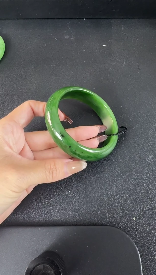 颈饰未镶嵌和田玉（碧玉）果*?手镯约58.5MM红皮