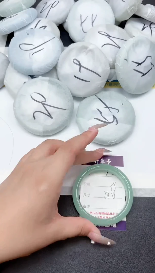 未镶嵌手镯石英质玉82-55.5