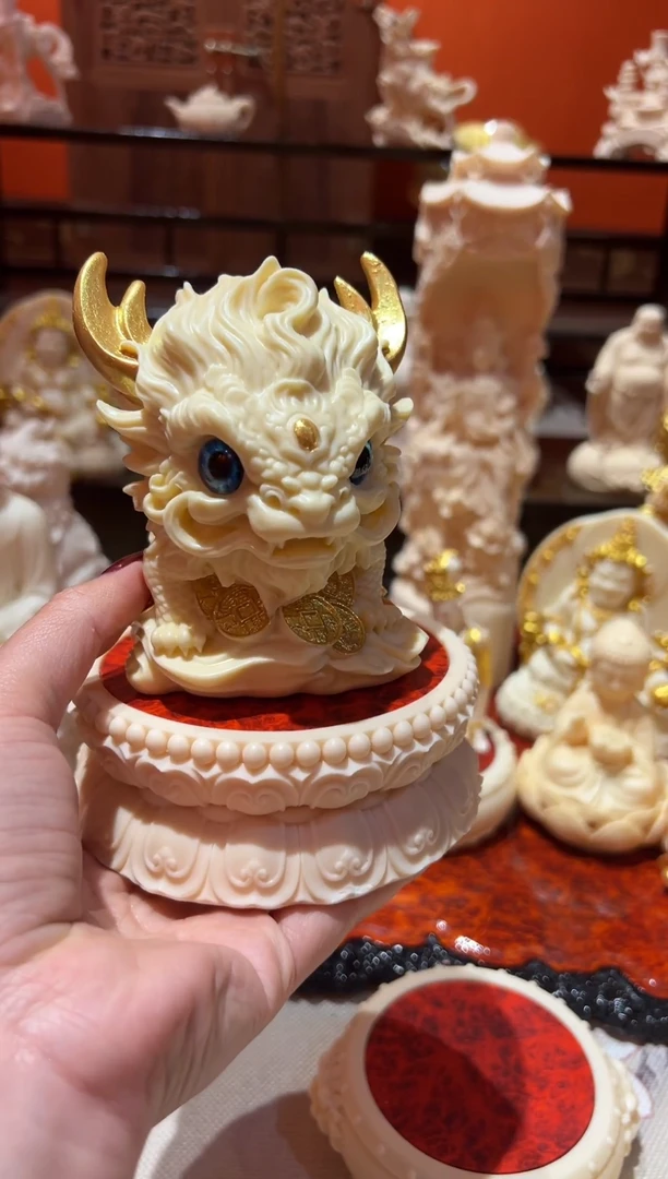 木鎏金麒麟瑞兽摆件
