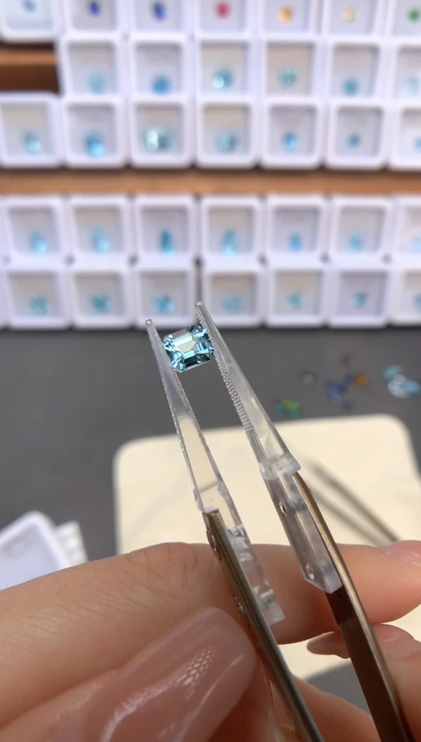 未镶嵌裸石定制海蓝宝石0.82ct 03144