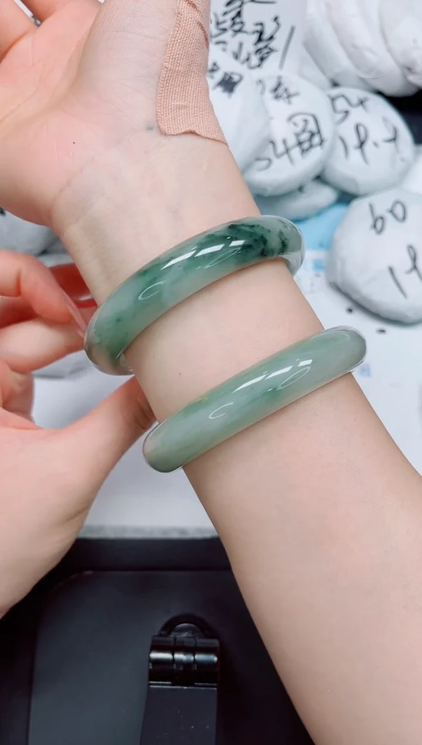 石英质玉手镯未镶嵌140/60.6