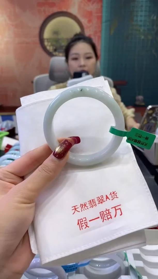 【闪购商品】翡翠手镯未镶嵌多人03398