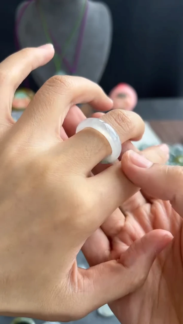 翡翠未镶嵌颈饰234买断18