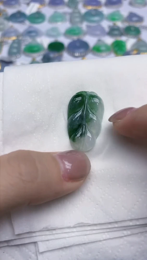 【闪购商品】翡翠颈饰未镶嵌天然翡翠A货