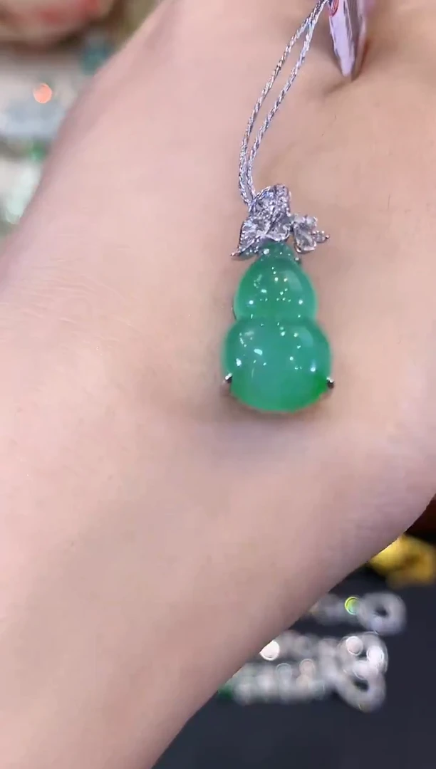 吊坠(不含链)18K金镶嵌翡翠B123