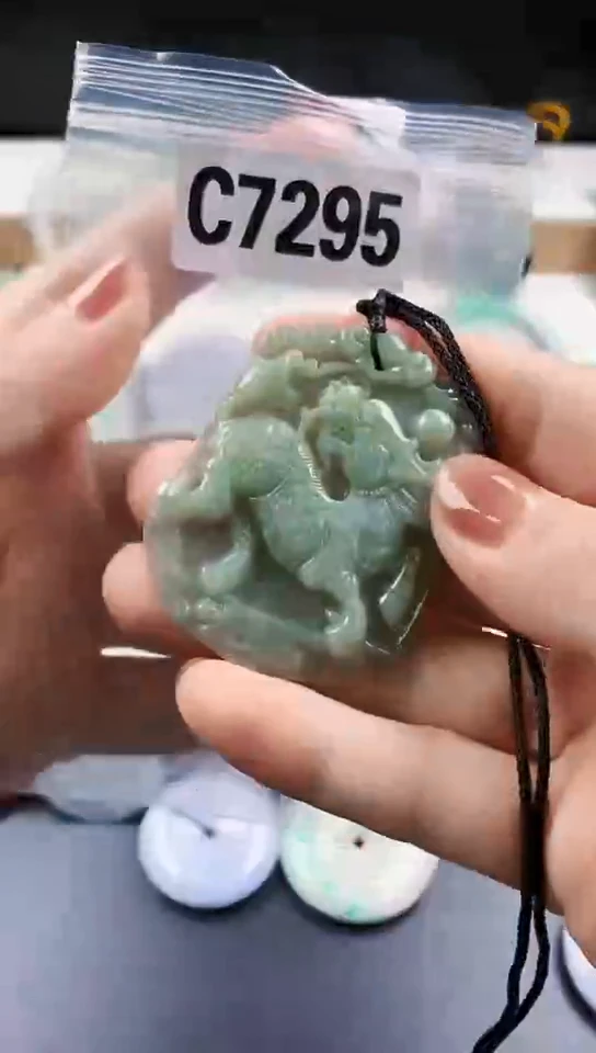 颈饰未镶嵌翡翠天然翡翠吊坠挂件